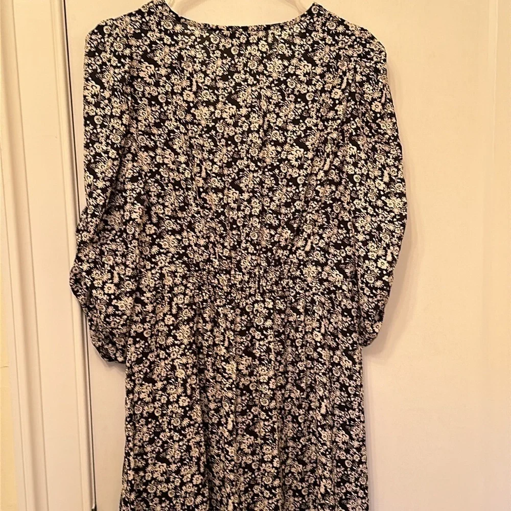 EMMA AND MICHELE 3/4 sleeve dress with slit! - Picture 8 of 9